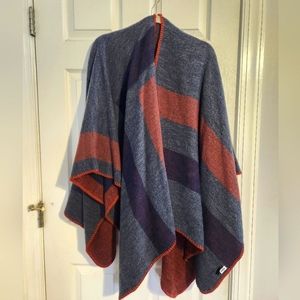 BB Dakota Shrug in Mulberry